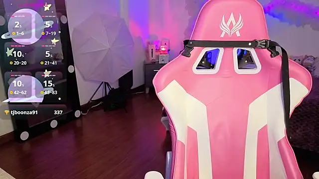 larah uwu online show from 28, 11, 2025