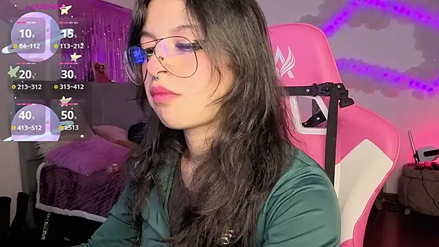 larah uwu online show from 4, 2, 2026