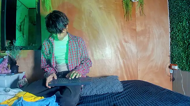 spicy adonhis online show from 25, 3, 2026