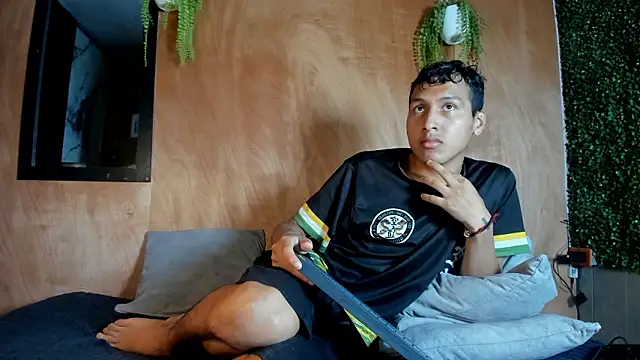 spicy adonhis online show from 27, 3, 2026