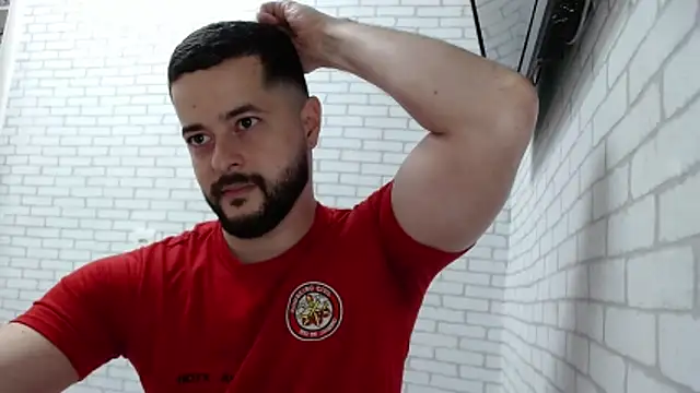 Snapshot of BombeiroHotx chatting on 5, 11, 2025 BombeiroHotx online show from 5, 11, 2025