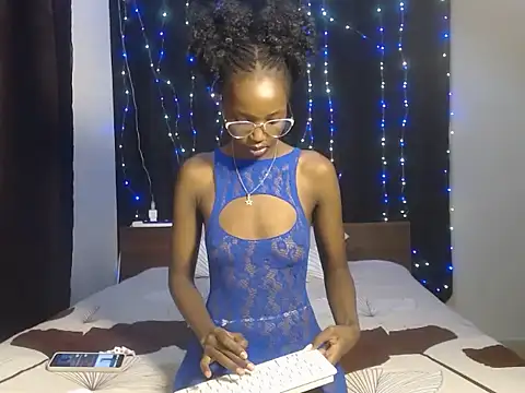 Snapshot of wild_smile chatting on 1, 10, 2025 wild smile online show from 1, 10, 2025