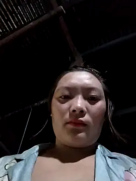 Snapshot of Thuyta chatting on 10, 9, 2025 Thuyta online show from 10, 9, 2025