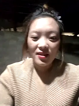 Snapshot of Thuyta chatting on 8, 10, 2025 Thuyta online show from 8, 10, 2025