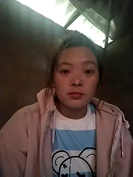 Snapshot of Thuyta chatting on 13, 10, 2025 Thuyta online show from 13, 10, 2025