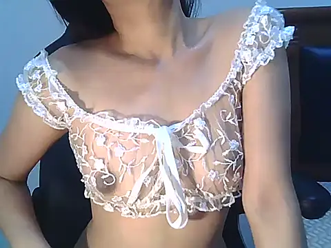 Snapshot of lovelynie123 chatting on 24, 10, 2025 lovelynie123 online show from 24, 10, 2025