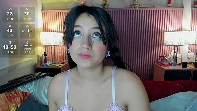 Snapshot of HollyHill_ chatting on 9, 10, 2025 HollyHill online show from 9, 10, 2025