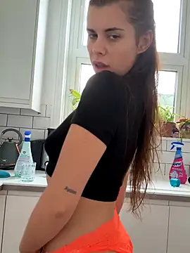 Snapshot of AlitaNova chatting on 3, 10, 2025 AlitaNova online show from 3, 10, 2025