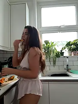 Snapshot of AlitaNova chatting on 7, 10, 2025 AlitaNova online show from 7, 10, 2025