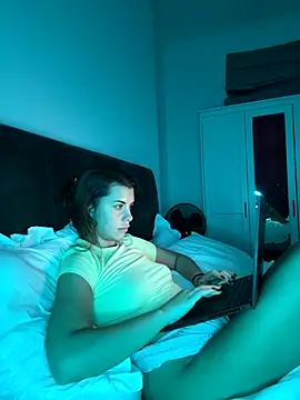 Snapshot of AlitaNova chatting on 15, 10, 2025 AlitaNova online show from 15, 10, 2025