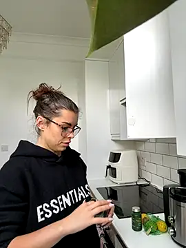 Snapshot of AlitaNova chatting on 25, 10, 2025 AlitaNova online show from 25, 10, 2025