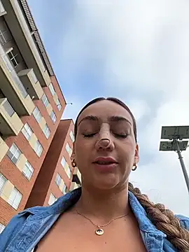 Ninabigtitied online show from 14, 4, 2026