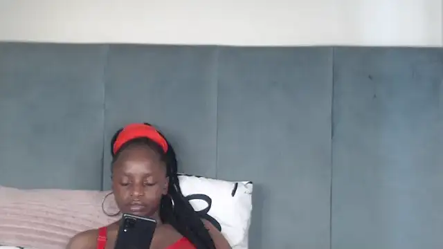 Snapshot of Jah-Queen chatting on 28, 11, 2025 Jah-Queen online show from 28, 11, 2025