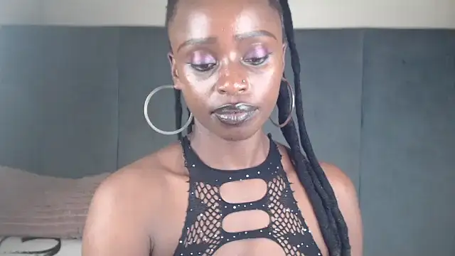 Snapshot of Jah-Queen chatting on 29, 11, 2025 Jah-Queen online show from 29, 11, 2025