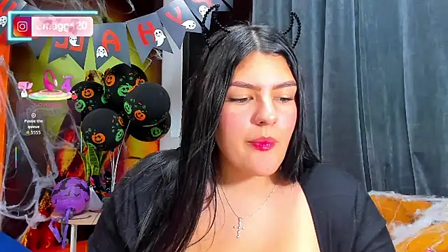 Snapshot of ema_grey chatting on 30, 10, 2025 ema grey online show from 30, 10, 2025