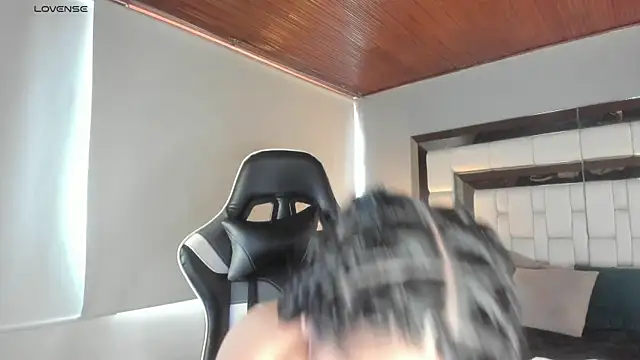 Snapshot of Adhara7 chatting on 1, 10, 2025 Adhara7 online show from 1, 10, 2025