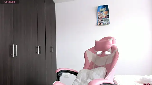 kendal hot01 online show from 7, 2, 2026