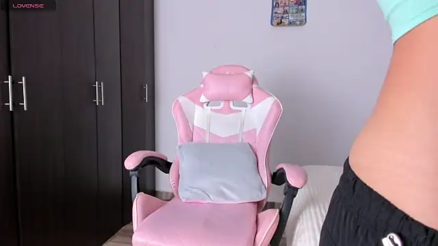 kendal hot01 online show from 23, 2, 2026