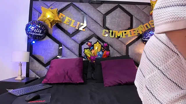 SuzzieSweet online show from 8, 1, 2026