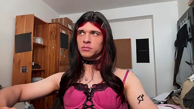 Snapshot of emilydee666 chatting on 17, 10, 2025 emilydee666 online show from 17, 10, 2025