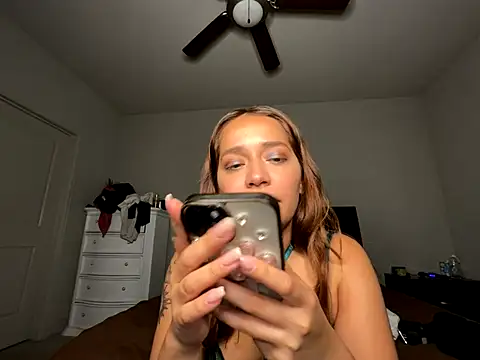 Snapshot of eurydicee chatting on 4, 10, 2025 eurydicee online show from 4, 10, 2025