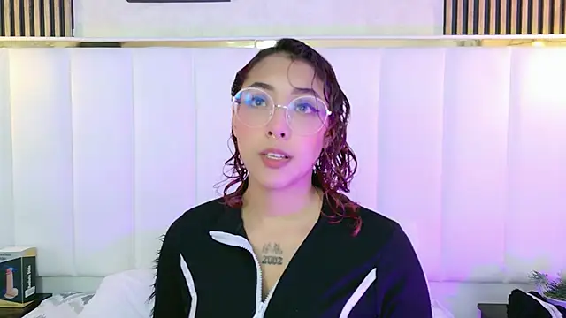 Snapshot of Olivejoness chatting on 5, 10, 2025 Olivejoness online show from 5, 10, 2025