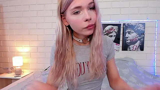 Snapshot of Blondy_Fina chatting on 14, 9, 2025 Blondy Fina online show from 14, 9, 2025