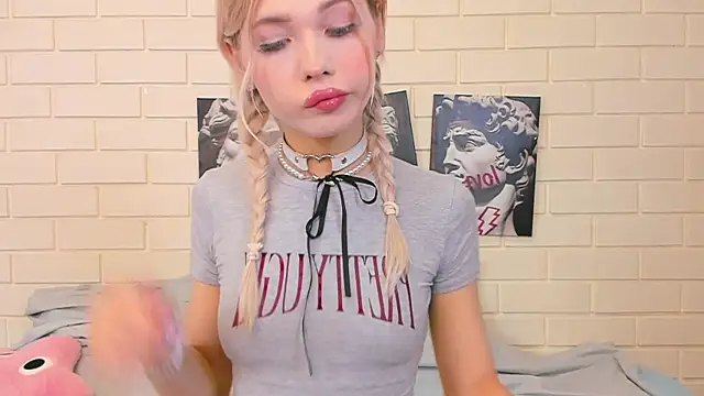 Snapshot of Blondy_Fina chatting on 19, 10, 2025 Blondy Fina online show from 19, 10, 2025