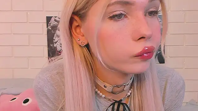 Snapshot of Blondy_Fina chatting on 24, 10, 2025 Blondy Fina online show from 24, 10, 2025