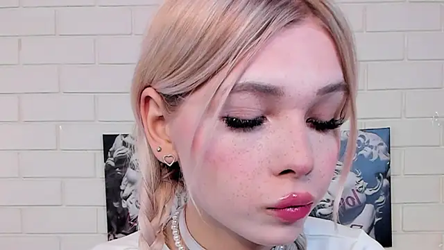 Snapshot of Blondy_Fina chatting on 25, 10, 2025 Blondy Fina online show from 25, 10, 2025