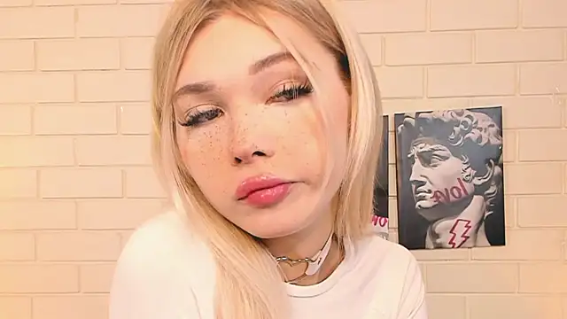 Snapshot of Blondy_Fina chatting on 28, 10, 2025 Blondy Fina online show from 28, 10, 2025