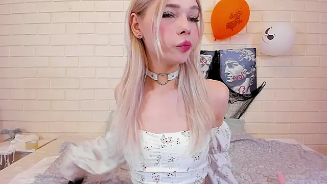 Snapshot of Blondy_Fina chatting on 6, 11, 2025 Blondy Fina online show from 6, 11, 2025