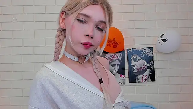 Snapshot of Blondy_Fina chatting on 13, 11, 2025 Blondy Fina online show from 13, 11, 2025