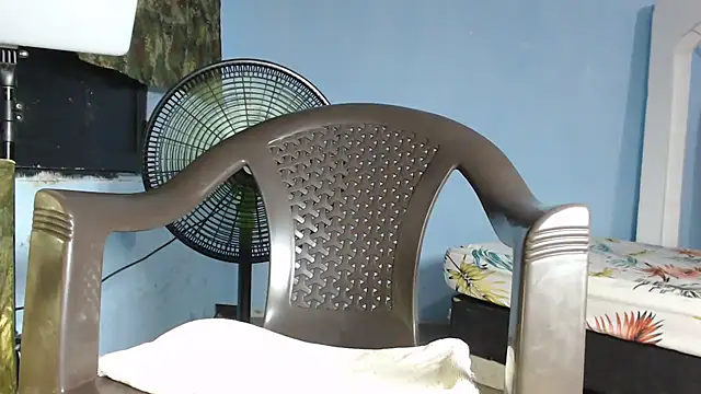 Snapshot of maggi_hotsson chatting on 14, 11, 2025 maggi hotsson online show from 14, 11, 2025