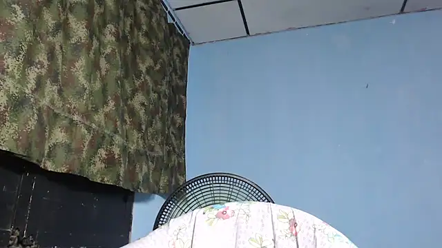 Snapshot of maggi_hotsson chatting on 17, 11, 2025 maggi hotsson online show from 17, 11, 2025