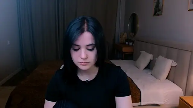 lil angel  online show from 17, 4, 2026