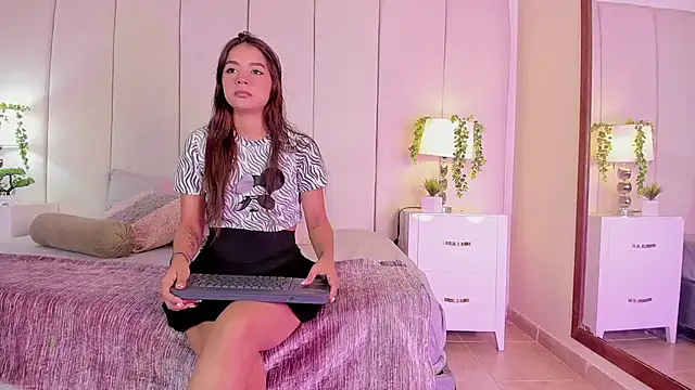 mia rousse25 online show from 20, 9, 2025