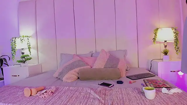 mia rousse25 online show from 25, 9, 2025