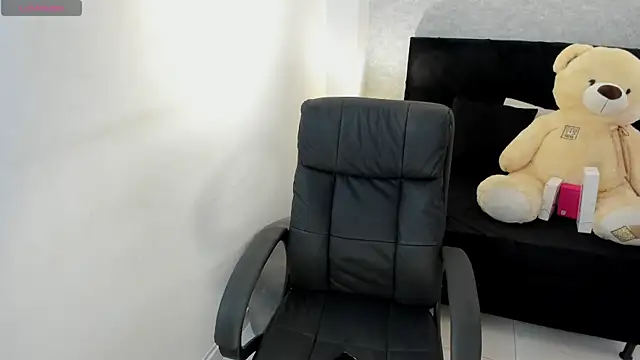 Snapshot of lily_cash1 chatting on 22, 9, 2025 lily cash1 online show from 22, 9, 2025