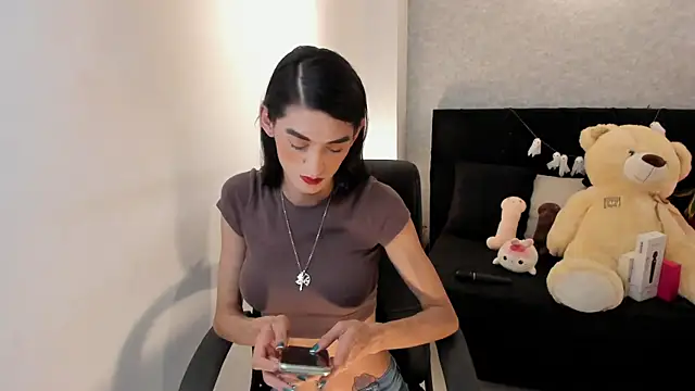 Snapshot of lily_cash1 chatting on 13, 10, 2025 lily cash1 online show from 13, 10, 2025