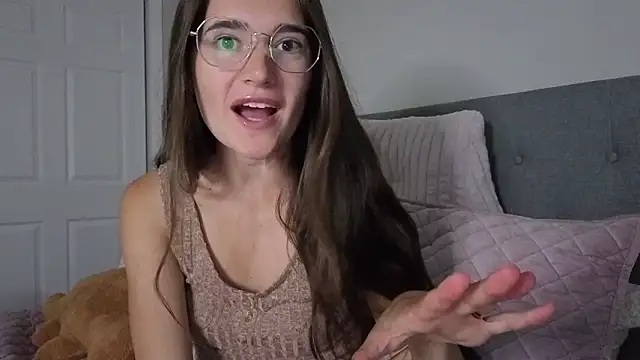 Snapshot of bambifarrina chatting on 6, 6, 2026 bambifarrina online show from 6, 6, 2026