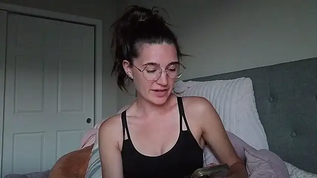 Snapshot of bambifarrina chatting on 7, 6, 2026 bambifarrina online show from 7, 6, 2026