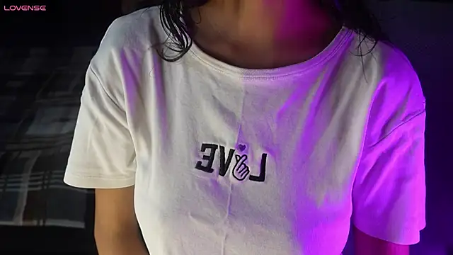 Snapshot of NidhiChandra chatting on 13, 10, 2025 NidhiChandra online show from 13, 10, 2025