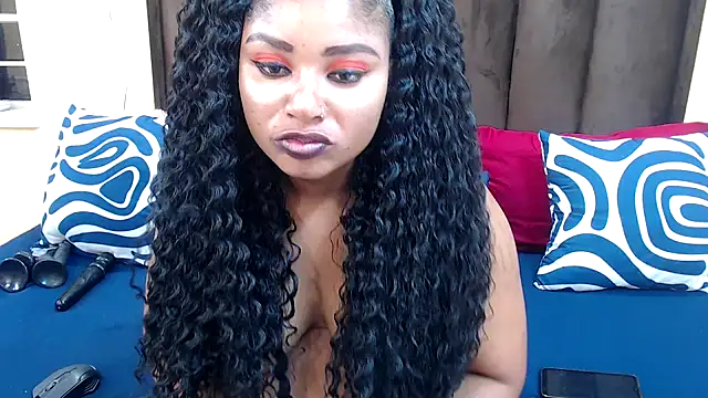 Snapshot of AfricanQueenxx40 chatting on 2, 12, 2025 AfricanQueenxx40 online show from 2, 12, 2025