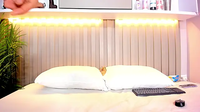 Snapshot of natalyWilliams chatting on 21, 11, 2025 natalyWilliams online show from 21, 11, 2025