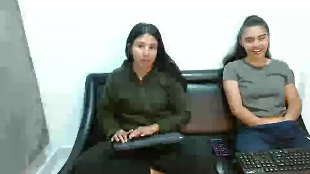 Snapshot of Cristalll_0925 chatting on 21, 10, 2025 Cristalll 0925 online show from 21, 10, 2025