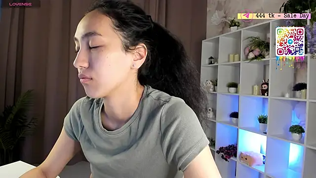 FlirtyAura online show from 26, 5, 2026