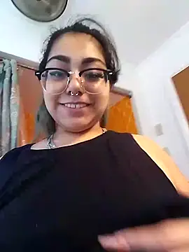 Lovelyrainn online show from 6, 10, 2025