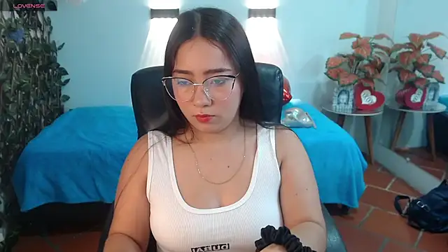 tinisweet online show from 8, 4, 2026