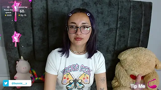 Littlee Bunny  online show from 20, 9, 2025